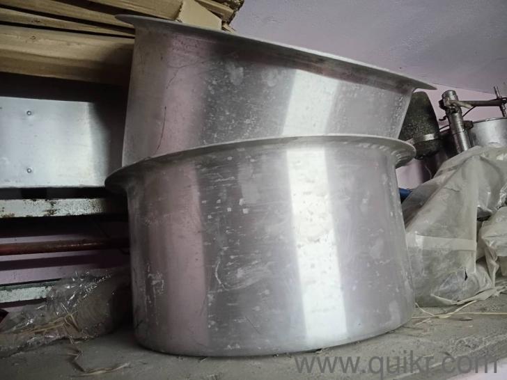 Selling Grinder, Stove, idly stand and 2 pathre for just Rs. 15,000(Negotiable)(2)