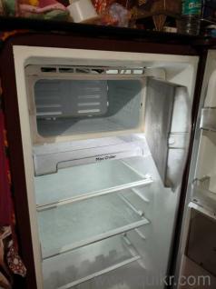 Fridge new used 1 year only(1)