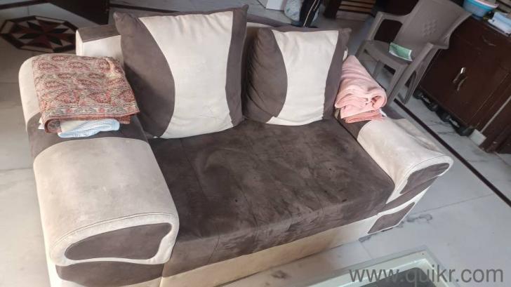 7 seater with center table