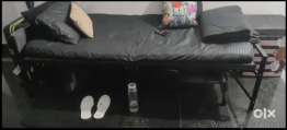Black foldable cot(4)