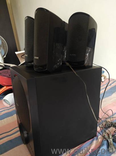Music system- 4 speakers 1 subwoofer (non bluetooth) - plugged in version(1)