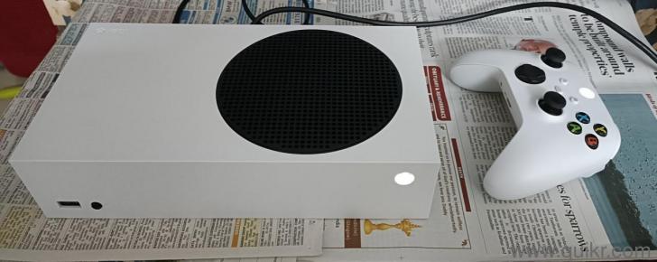 Xbox series S for sale, very good condition(2)