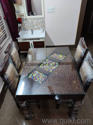 4 seater gently used dining table(1)