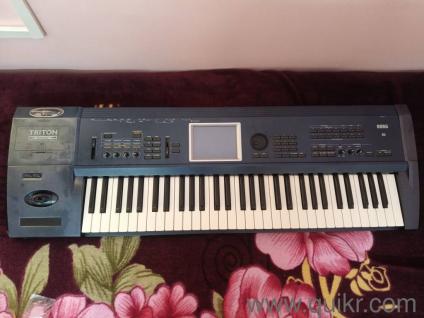 KORG TRITON EXTREME KEYBOARD IN EXCELLENT CONDITION FOR SALE(1)