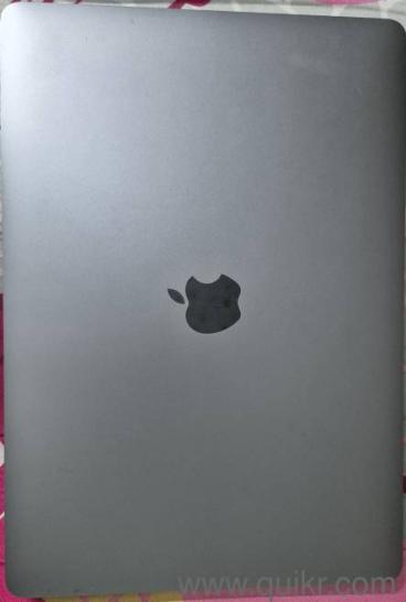 MacBook Air in sound and good condition, looks new and used professionally.