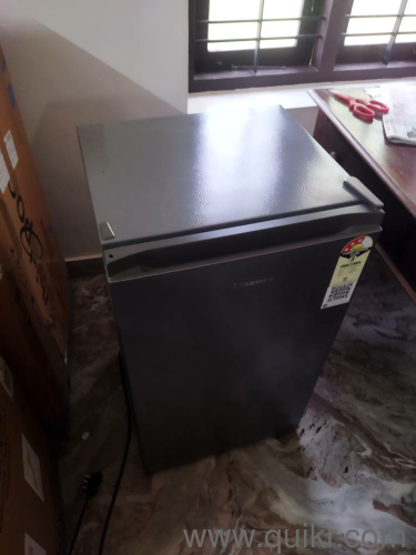 Single door mini fridge