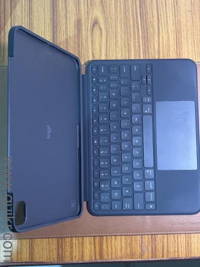 Logitech Combo Touch Keyboard(1)