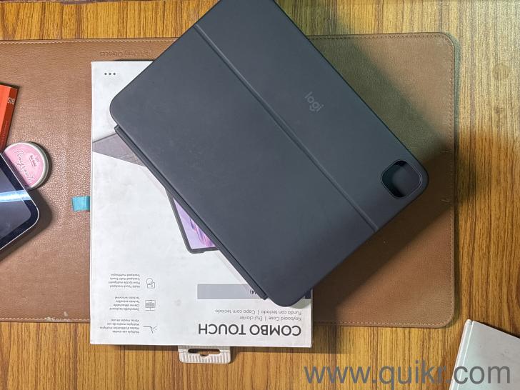Logitech Combo Touch iPad Pro(3)