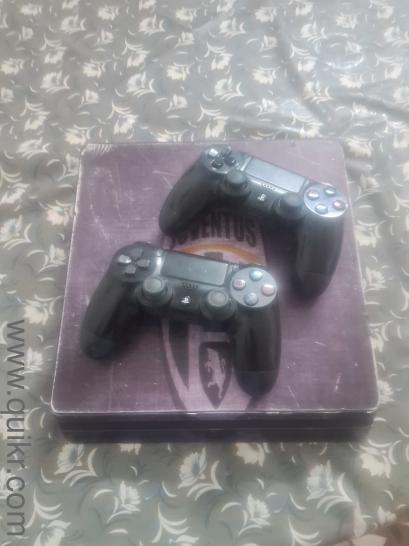 Ps 4 slim with 2 orignal controller