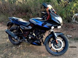 Used Bajaj Pulsar 220 F 2023 Model Images