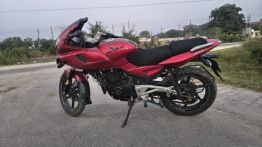 Used Bajaj Pulsar 220 F 2011 Model Images