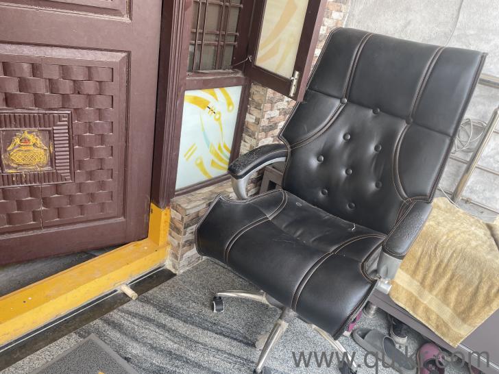 I want to sell my big heavy Office chair and 4 feet computer table