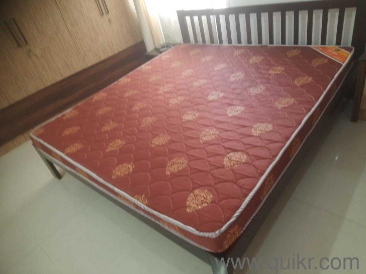 King Size Bed with Mattress with Bed size Table Available for Sale