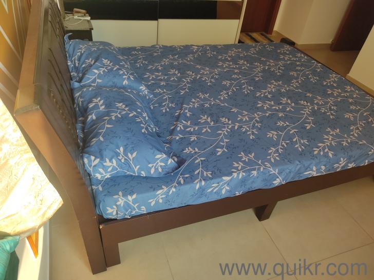Queen Size bed without storage including Kurlon Bounty mattress for