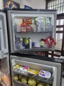 Whirlpool double door 340 l metallic grey in gud condition(3)