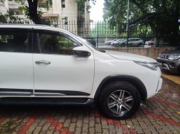 Toyota Fortuner 2.8 4x2 AT - 2020(3)