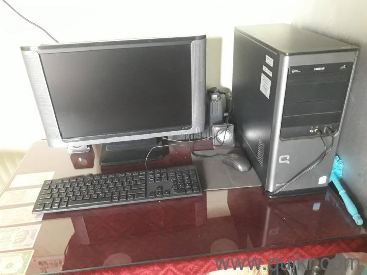 Branded COMPAQ desktop seal.