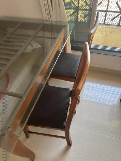 Sale of dining table and chairs