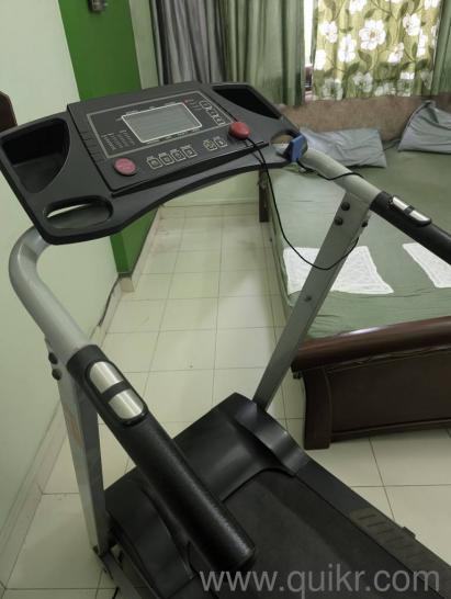 AFTON motorised treadmill with manual incline.(3)