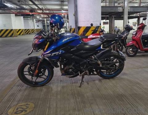 Bajaj Pulsar 200 NS - 2020(1)