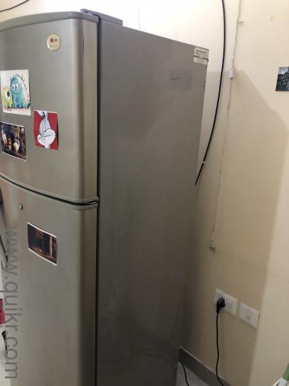 LG fridge is old but cooling properly still working and good(1)