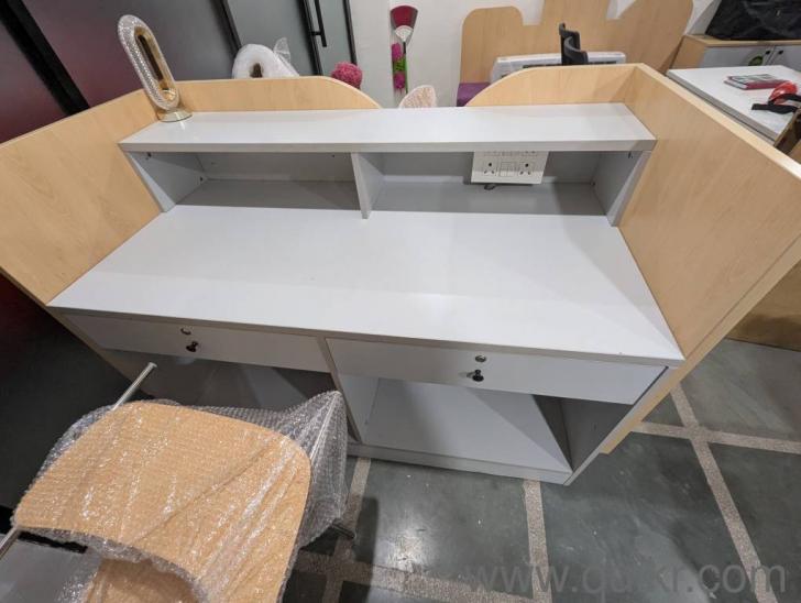 Office counter/table in awesome condition