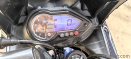 Bajaj Pulsar 220 F - 2017(2)