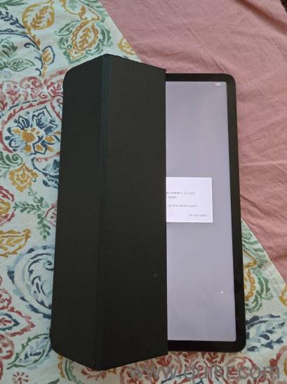 Xiaomi pad 5 gray color with magnetic case and original box for sale excellent condition no scratches(1)