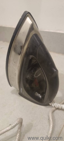 Philips iron box in good working condition.Used gently and heats properly.No damage, no issues.Ideal for daily home use.