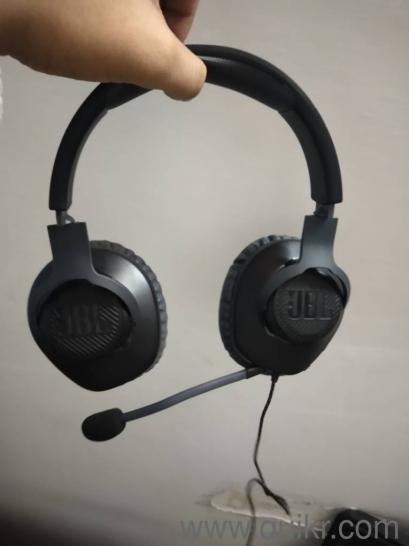 JBL quantum 100 wired headphones with mic(1)