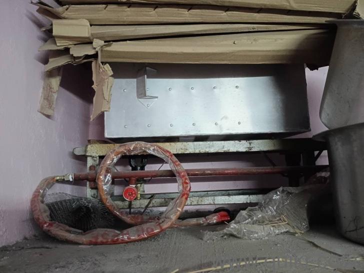 Selling Grinder, Stove, idly stand and 2 pathre for just Rs. 15,000(Negotiable)(1)