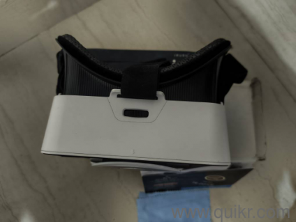 Virtual Reality (VR) Headset(1)