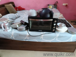 OTG, 9 littles , available with low price, with all set of baking items , with good condition(2)