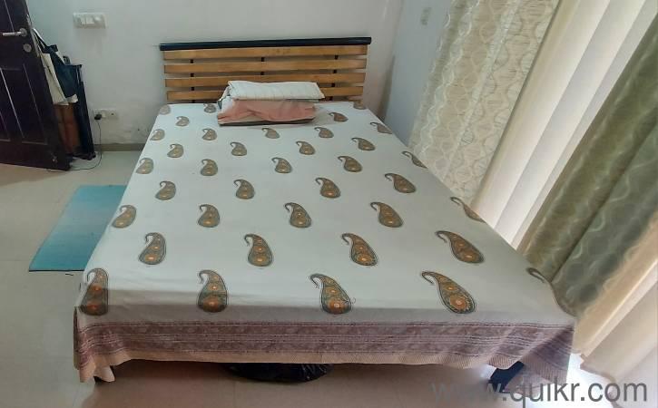 7-8 year old Wrought Iron Bed with no box storage and with Kurl on mattress and mattress cover(1)