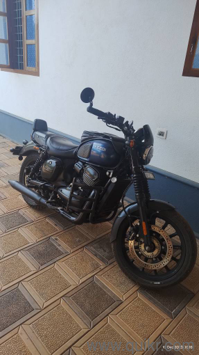 Yezdi Roadster - 2022