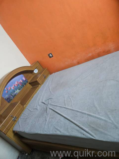 Gently used bed no mattress