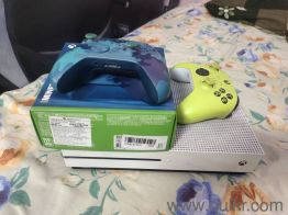 Xbox one S 1 tb . disk version(3)