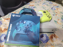 Xbox one S 1 tb . disk version(1)