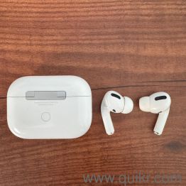 Selling Apple AirPods Pro 2 (excellent condition)(4)
