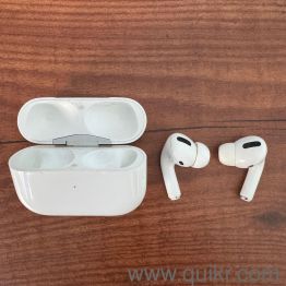 Selling Apple AirPods Pro 2 (excellent condition)(3)
