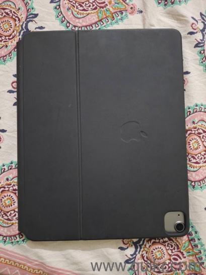 ipad air m2 with magic keyboard(2)