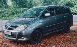 Used Toyota Innova 2011 Model Images