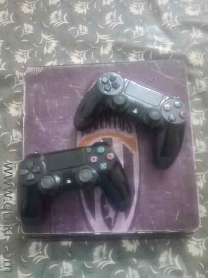 Ps 4 slim with 2 orignal controller(3)