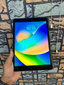 Apple iPad (7th Generation)  Mint Condition(2)