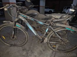 cycle hai mast ek dum sahi h 1 saal purani h bsbhadiya Rmx company ki 