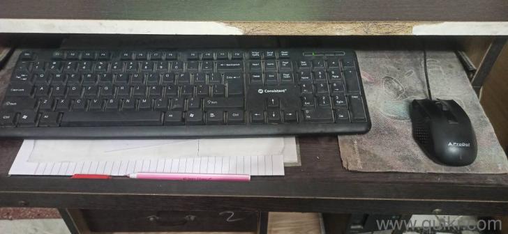 HP PC with table(1)