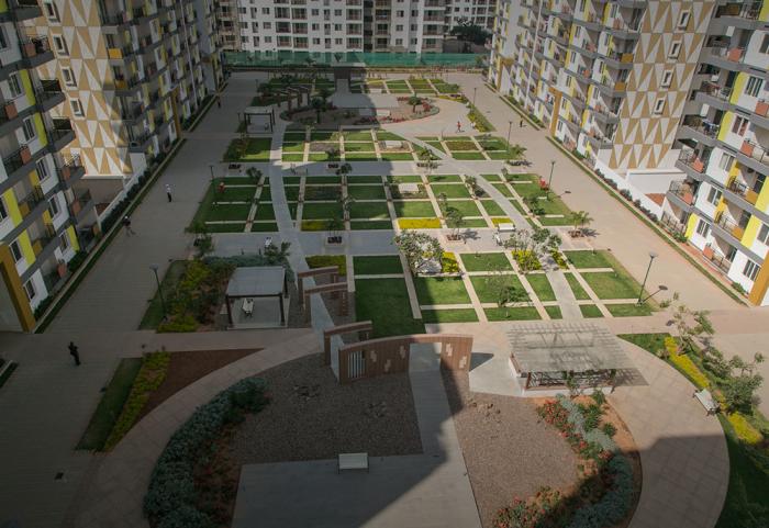 Semi Furnished 3BHK Apartment for Rent in Bellandur, Bangalore at Adarsh Palm Retreat Condominiums(4)