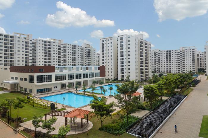 Semi Furnished 3BHK Apartment for Rent in Bellandur, Bangalore at Adarsh Palm Retreat Condominiums