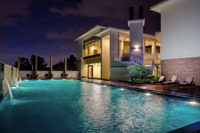 Semi Furnished 4BHK Apartment for Sale in Whitefield, Bangalore at Prestige White Meadows(4)